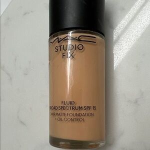 MAC Cosmetics Studio Fix Fluid Foundation
